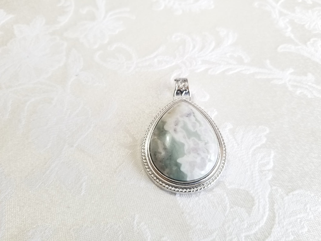 Green Agate Pendant w/Chain
